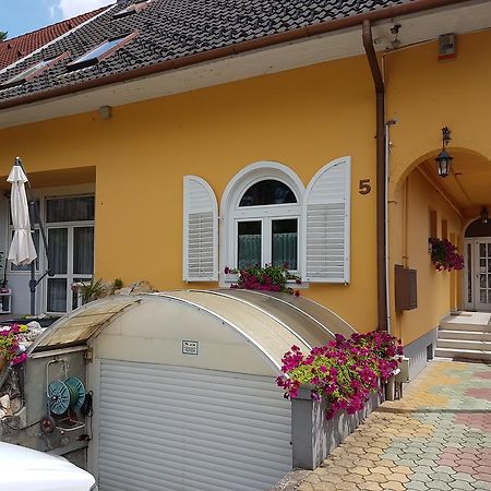 Ilona Vendeghaz Hotel Сиофок Екстериор снимка