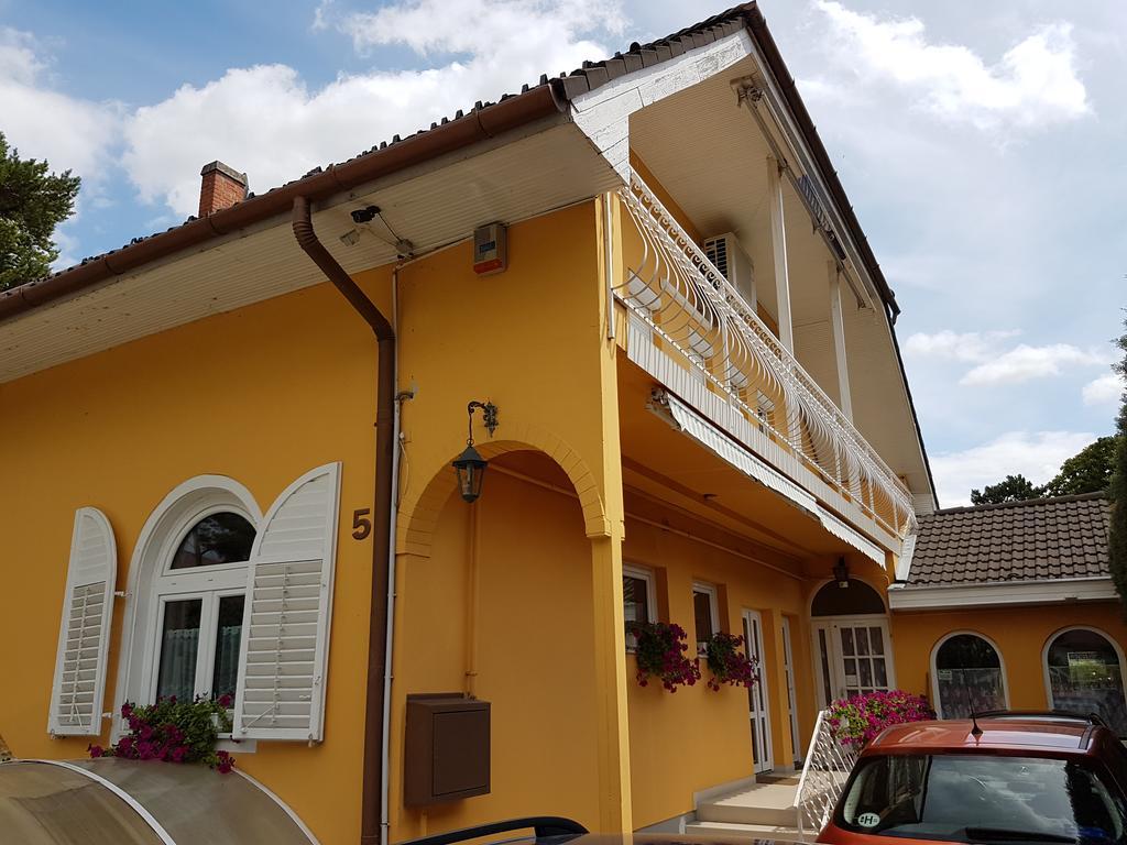 Ilona Vendeghaz Hotel Сиофок Екстериор снимка