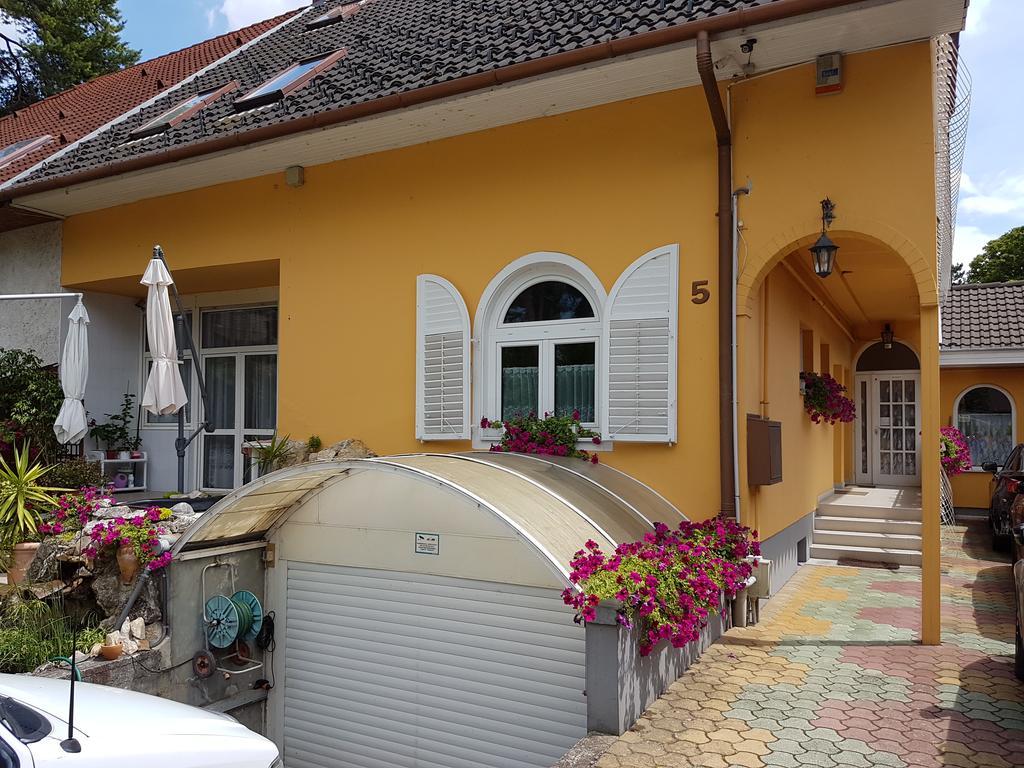 Ilona Vendeghaz Hotel Сиофок Екстериор снимка